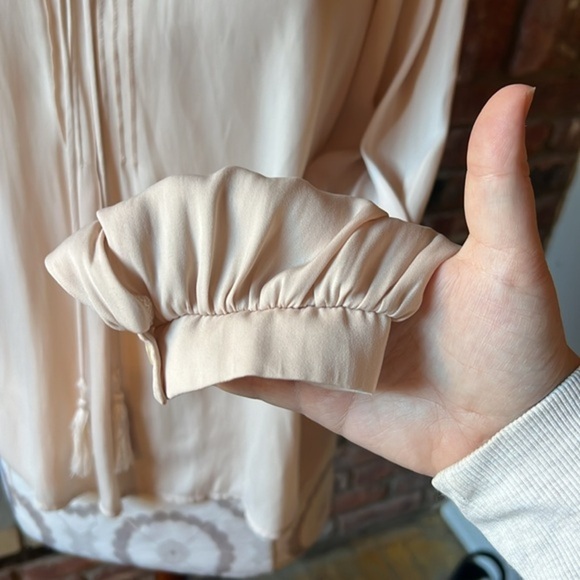 ***WORN TWICE*** ASTR the Label -- Ida Blouse in‎ Vintage Cream - Picture 5 of 10